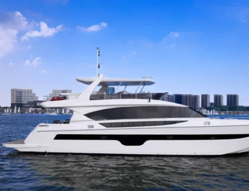 85 Feet yacht
